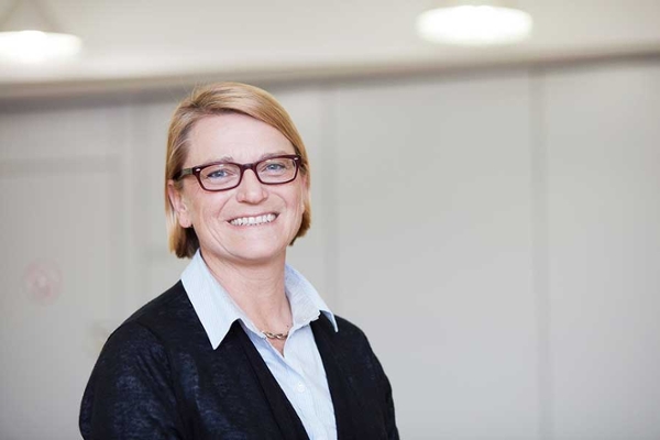 Porträt von Dr. med. Andrea Zucker, Chefärztin Orthopädie Porträt von Dr. med. Andrea Zucker, Chefärztin Orthopädie